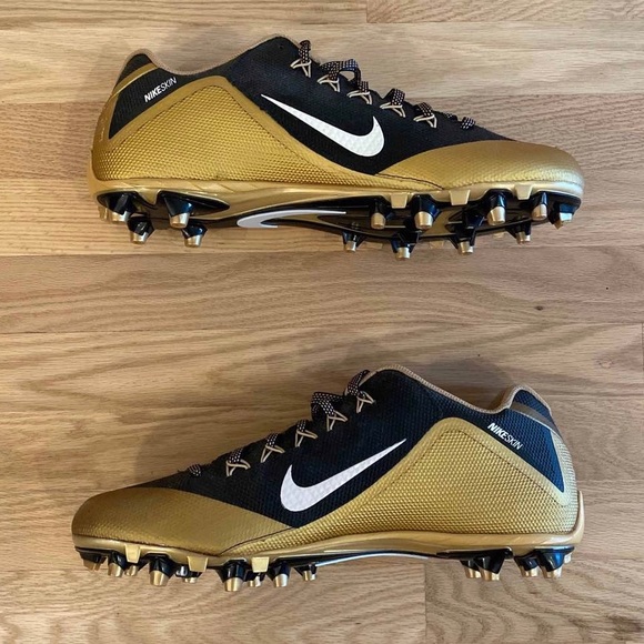 mens black and gold football cleats
